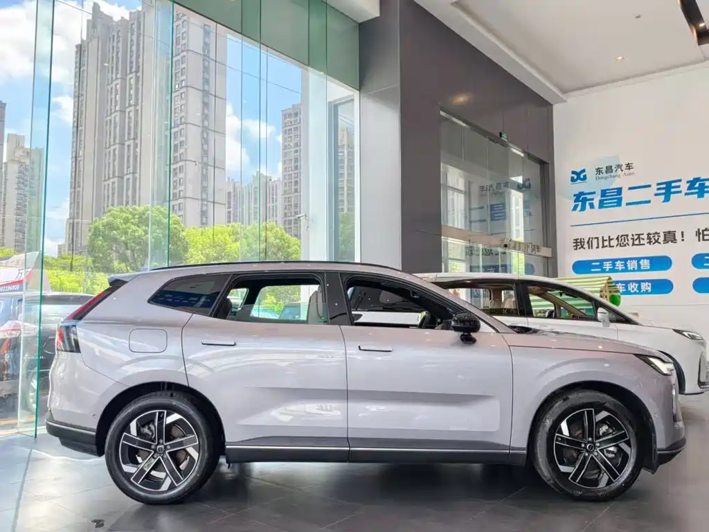 Volvo XC70 Plug-In Hybrid 2026 — фото 3