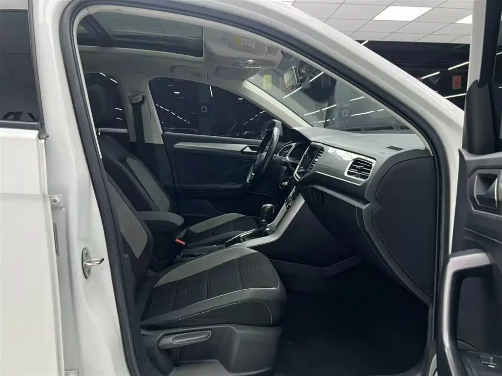 Volkswagen T-Roc 2022 — фото 10