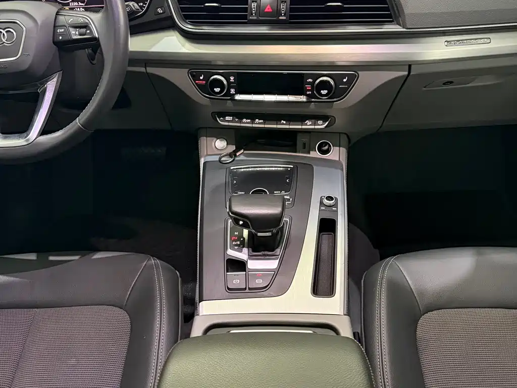 Audi Q5L 2019 — фото 15