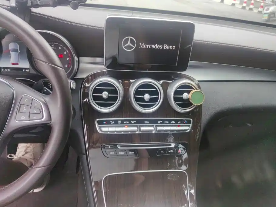 Mercedes-Benz GLC 2018 — фото 13