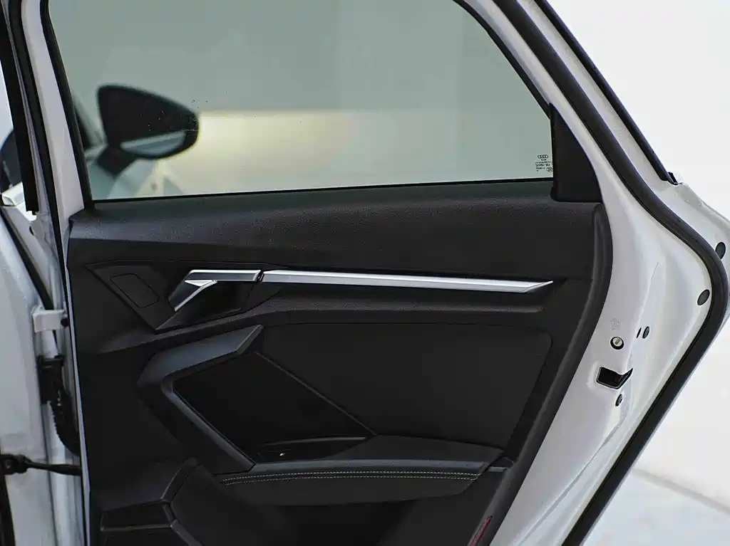 Audi A3 2023 — фото 23