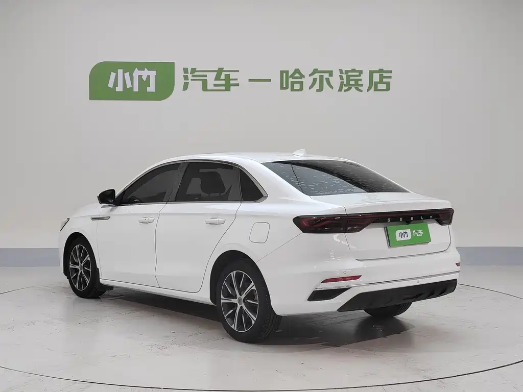 Geely Emgrand 2022