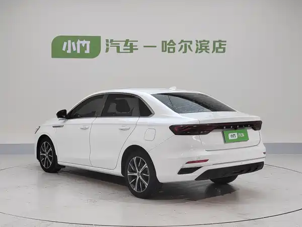 Geely Emgrand 2022