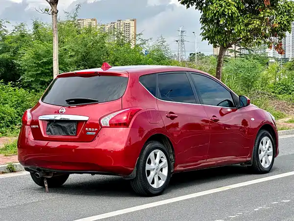 Nissan Tiida 2012