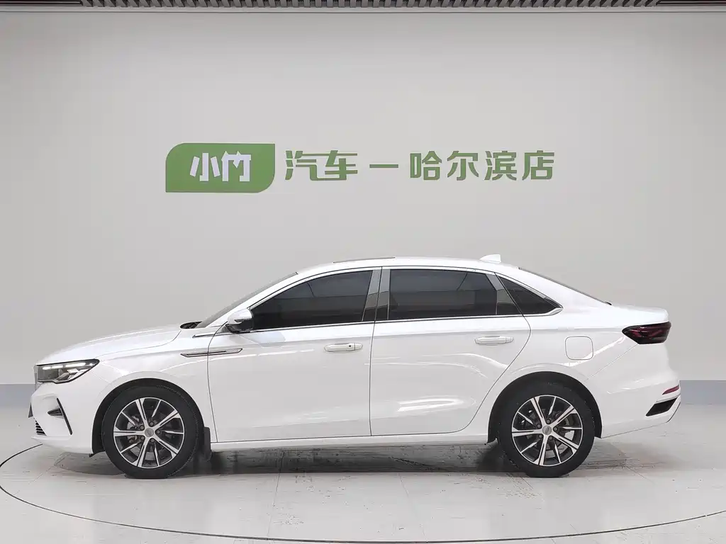Geely Emgrand 2022