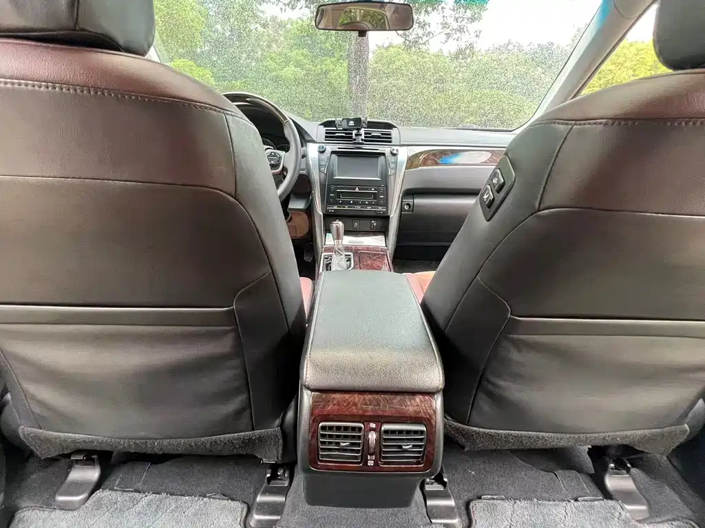 Toyota Camry 2017 — фото 14