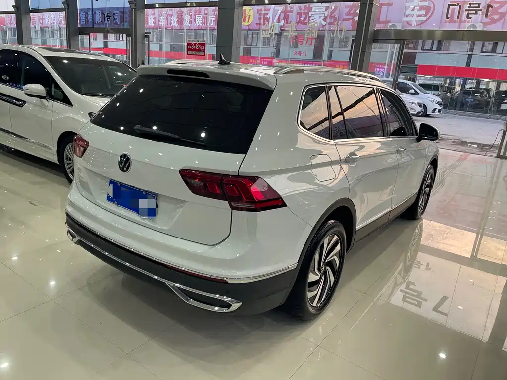 Volkswagen Tiguan L 2023 — фото 16