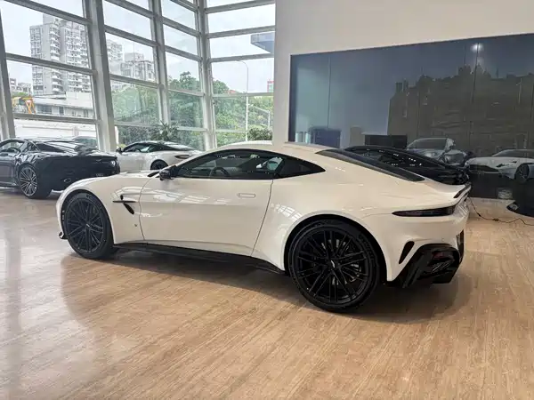 Aston Martin V8 Vantage 2026