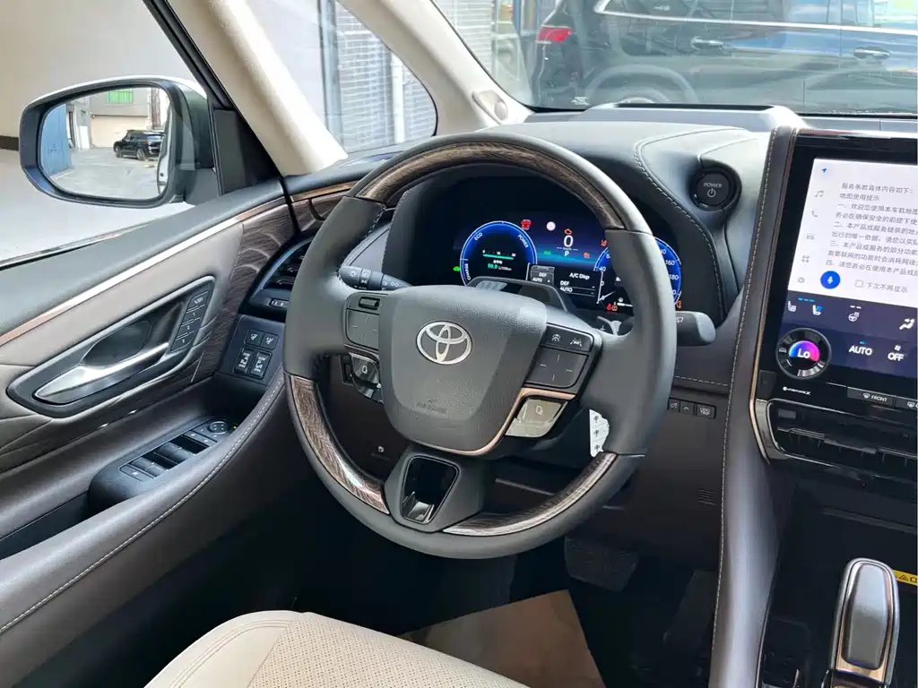 Toyota Alphard — фото 6
