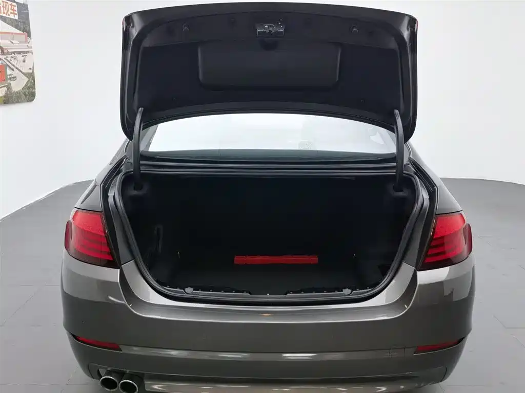 BMW 5 Series 2012 — фото 16