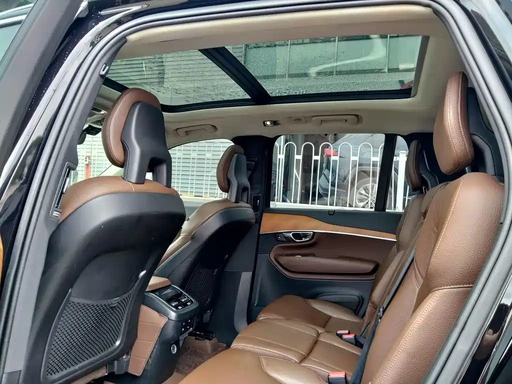 Volvo XC90 2020 — фото 12