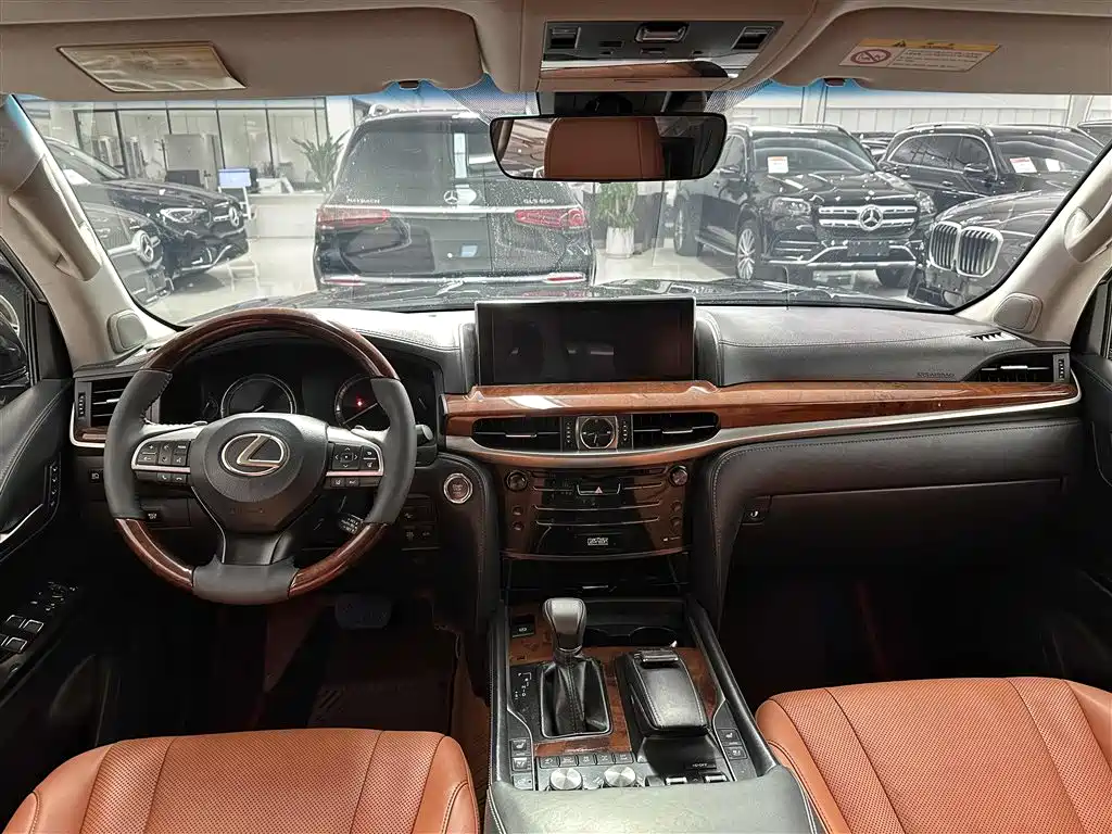 Lexus LX 2017 — фото 15
