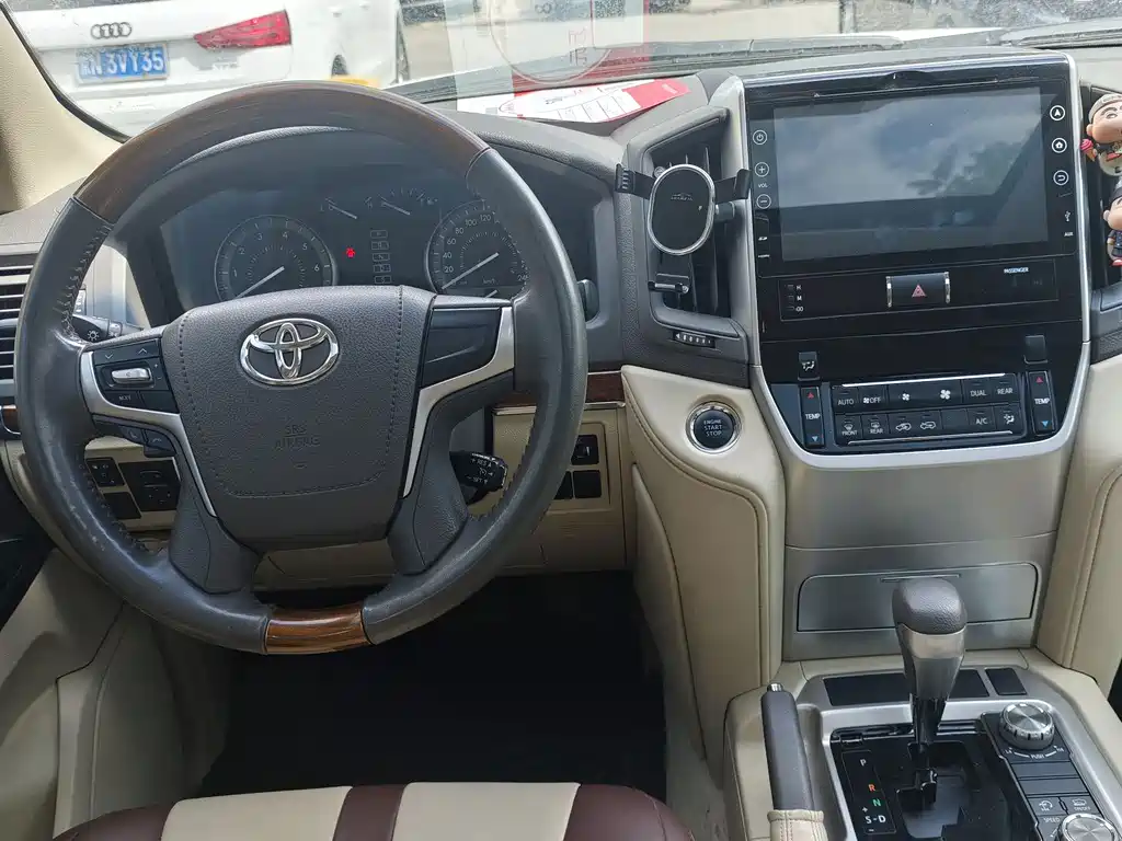 Toyota Land Cruiser 2019 — фото 11