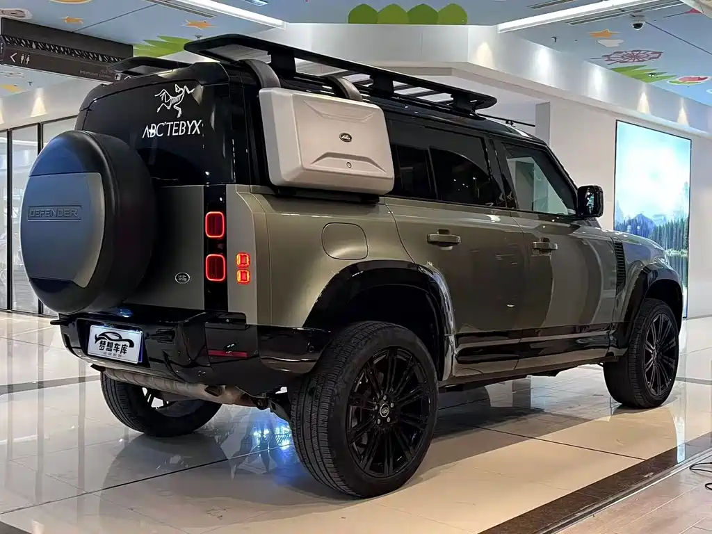Land Rover Defender 2021 — фото 9