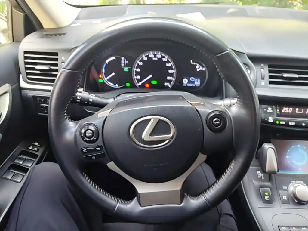 Lexus CT 2014 — фото 11