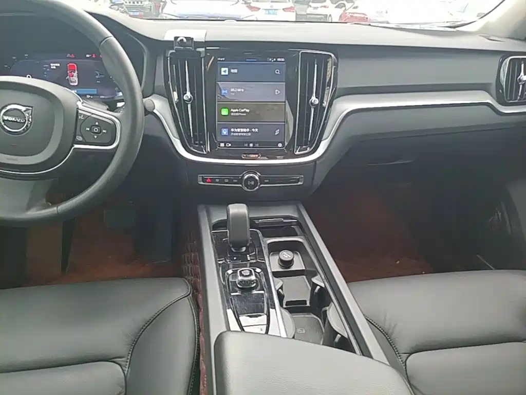 Volvo S60 2022 — фото 13