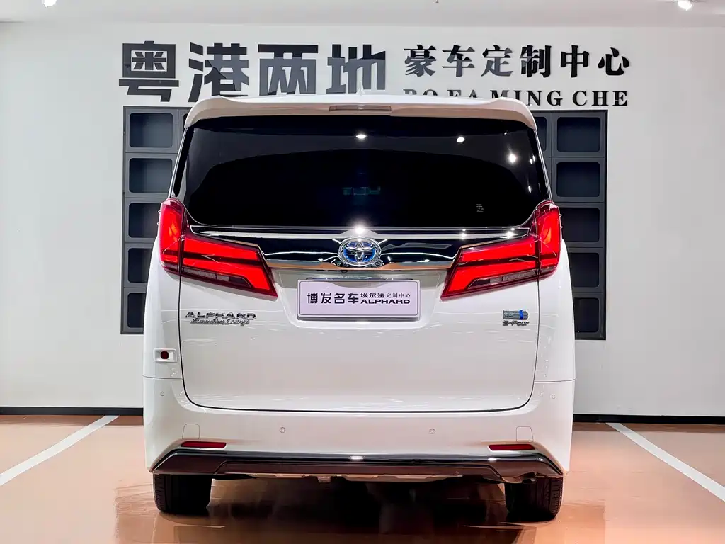 Toyota Alphard 2023 — фото 7