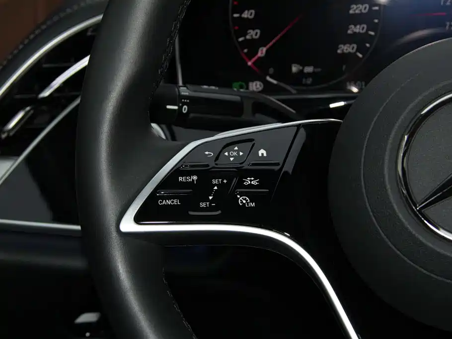 Mercedes-Benz E-Class 2025