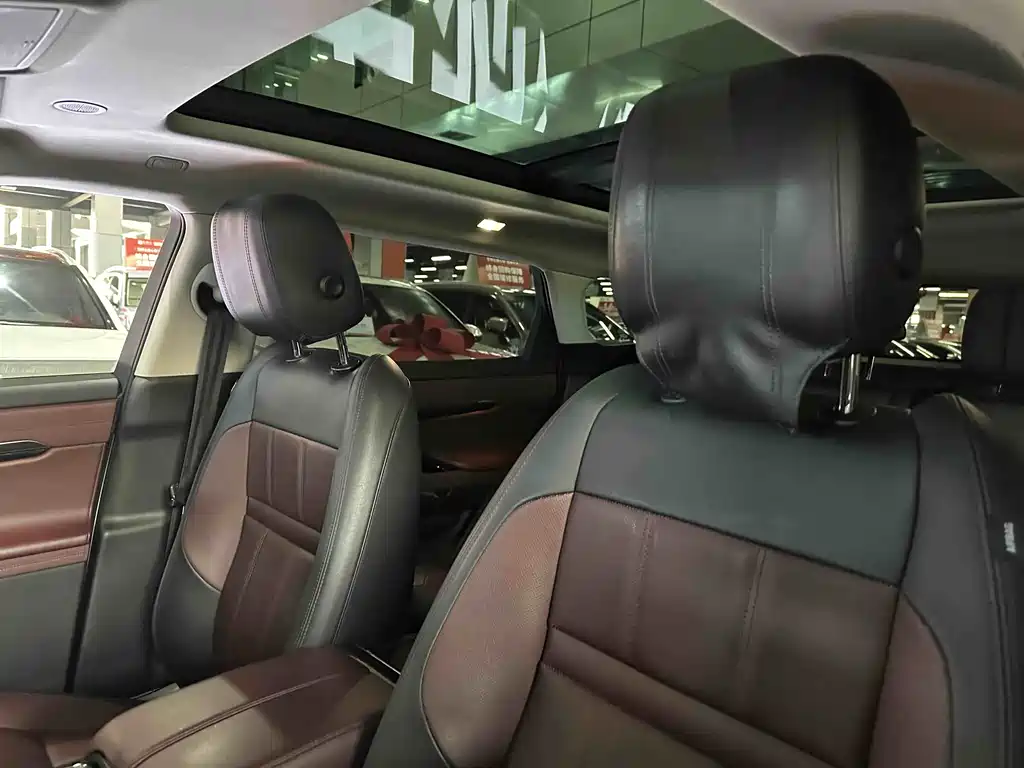 Land Rover Evoque 2023 — фото 15