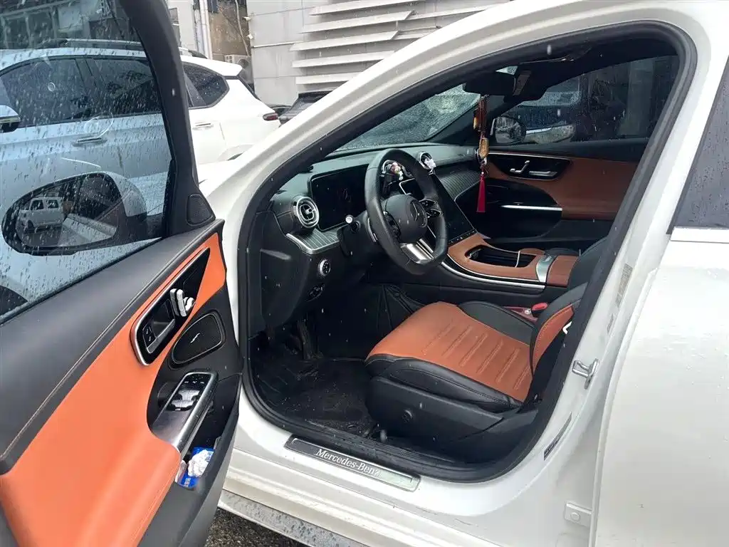 Mercedes-Benz C-Class 2023 — фото 4