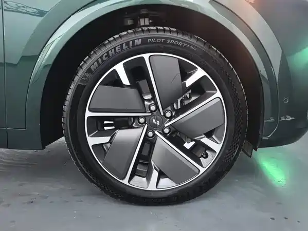 Li Auto L7 2025