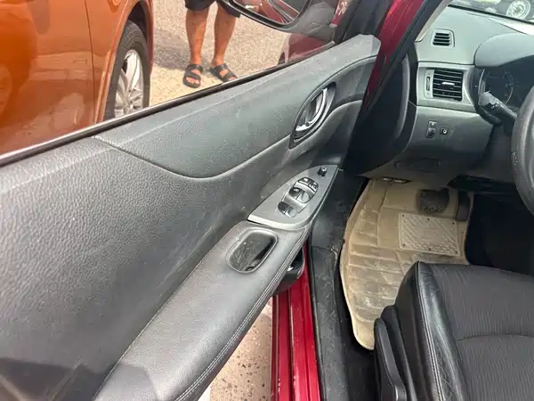 Nissan Tiida 2013
