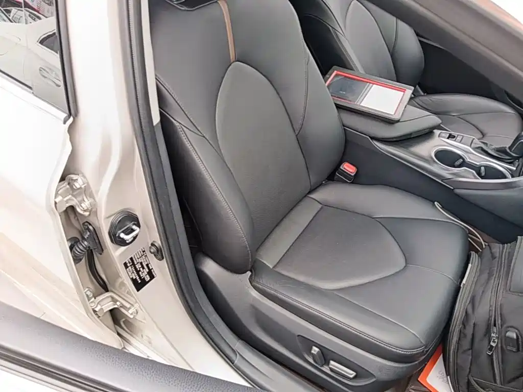 Toyota Camry 2022 — фото 25