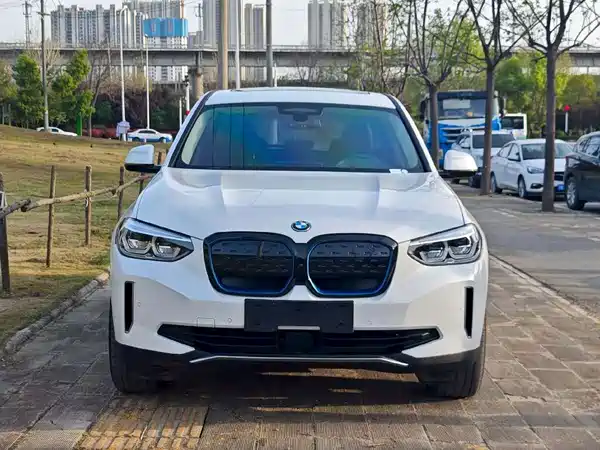 BMW iX3 2021