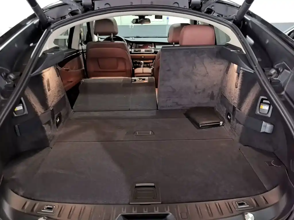 BMW 5 Series GT 2015 — фото 19