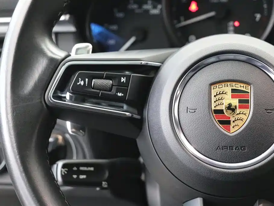 Porsche Macan 2022 — фото 17