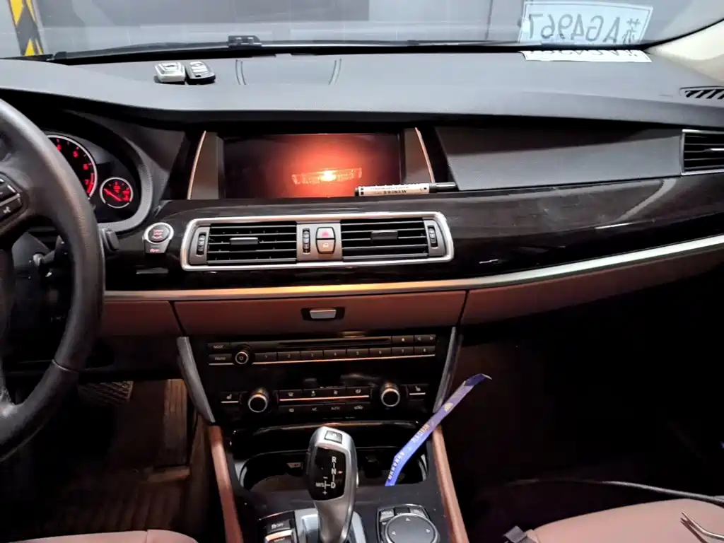 BMW 5 Series GT 2015 — фото 13