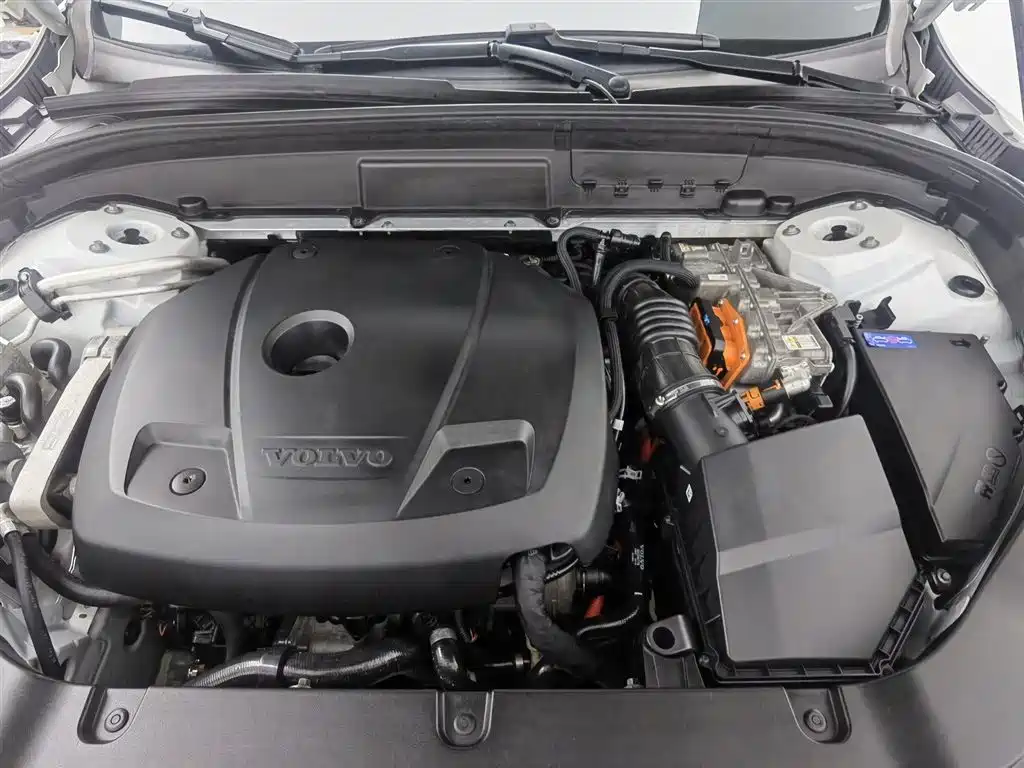 Volvo XC60 PHEV 2019 — фото 6