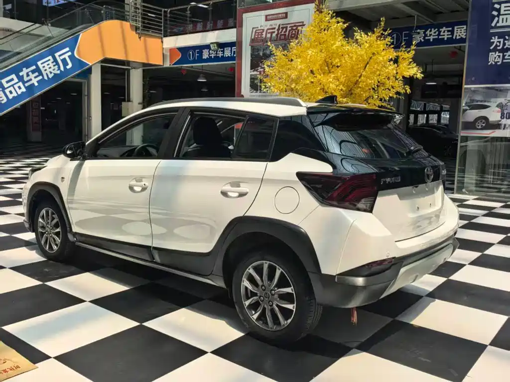 Toyota Yaris L 2021 — фото 16