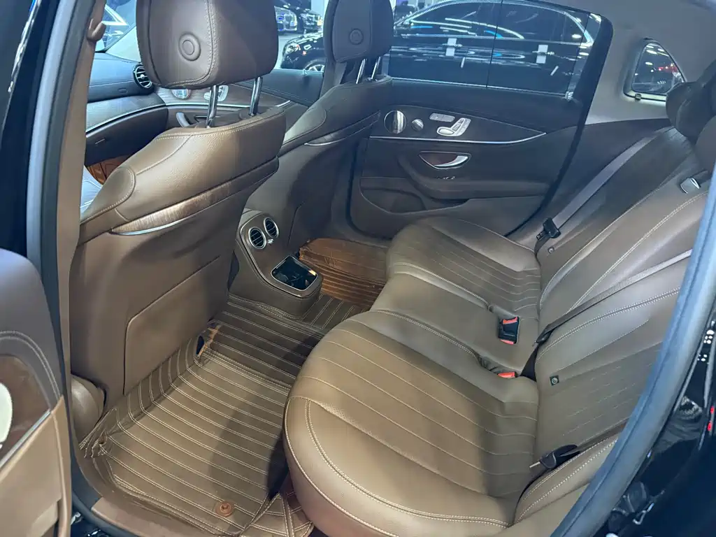 Mercedes-Benz E-Class 2022 — фото 10