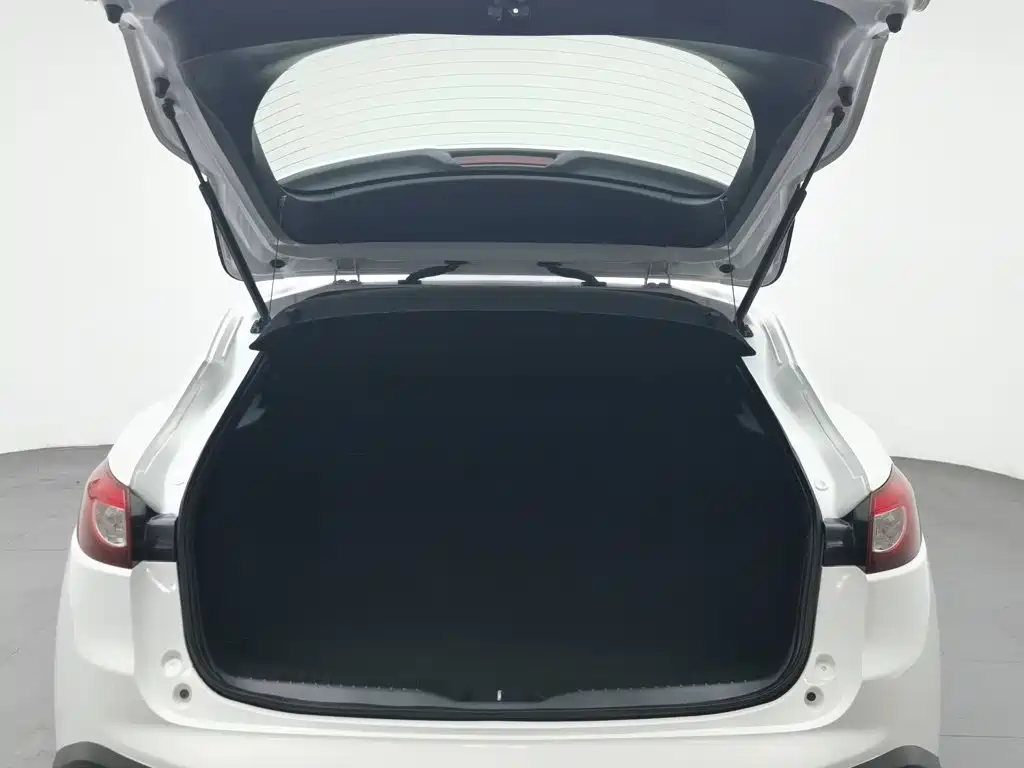 Mazda CX-4 2018 — фото 16