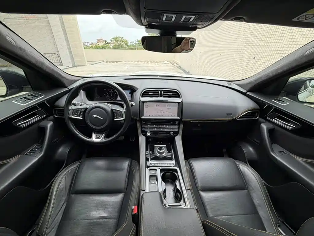 Jaguar F-PACE 2021 — фото 15