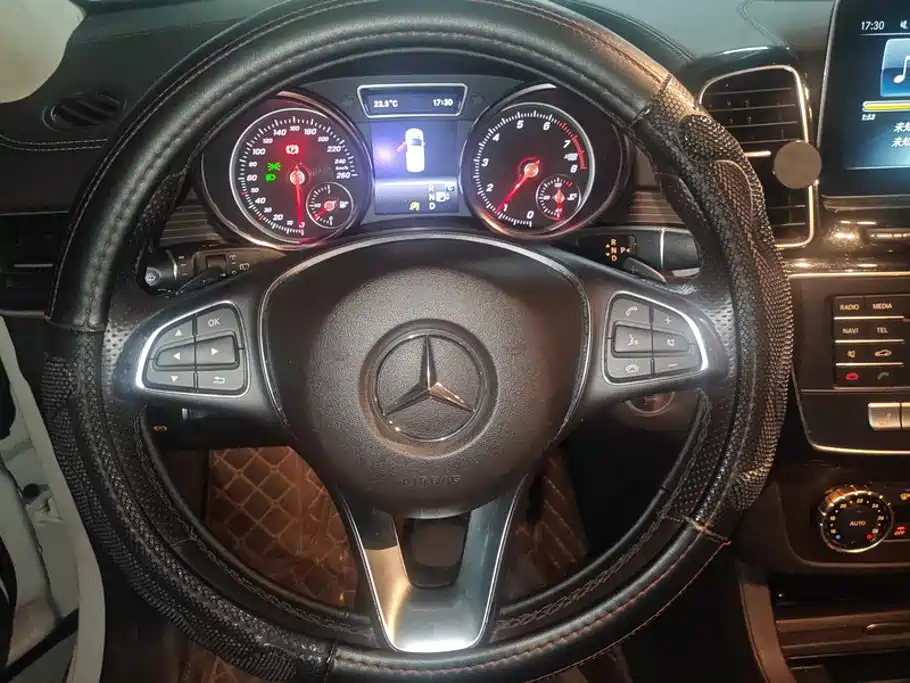 Mercedes-Benz GLE 2018 — фото 15