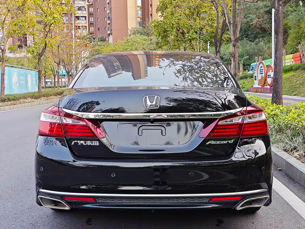 Honda Accord 2017 — фото 16