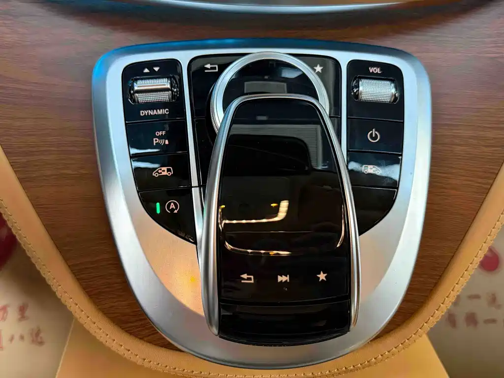 Mercedes-Benz V-Class 2020 — фото 23