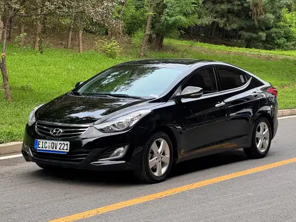 Hyundai Elantra Langdong 2013