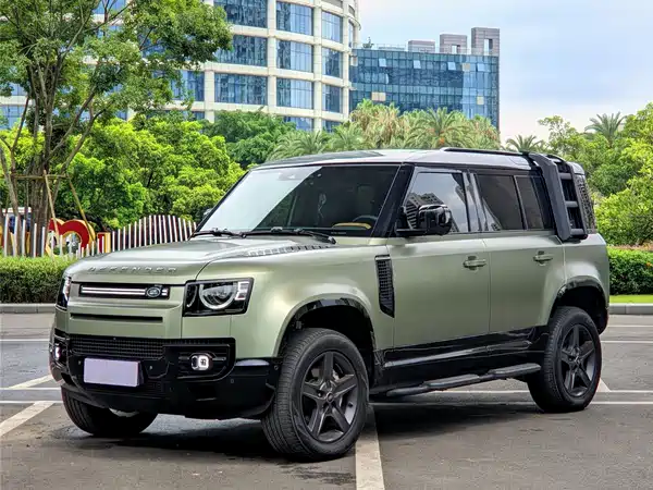 Land Rover Defender 2024