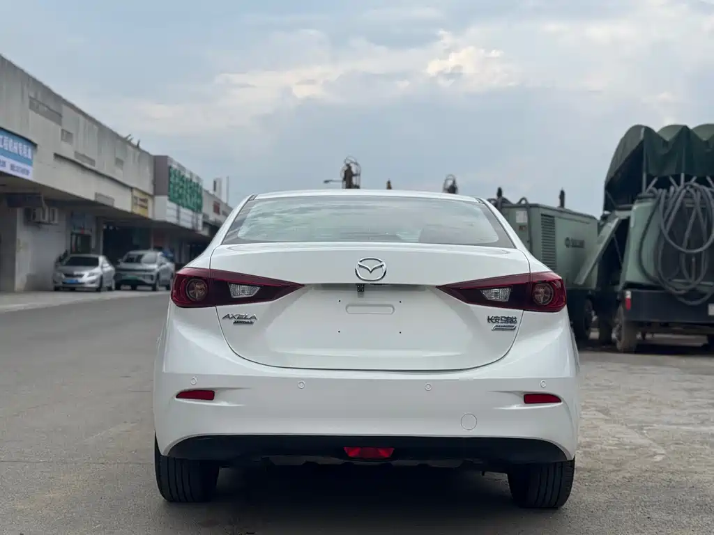 Mazda 3 Axela 2015 — фото 4