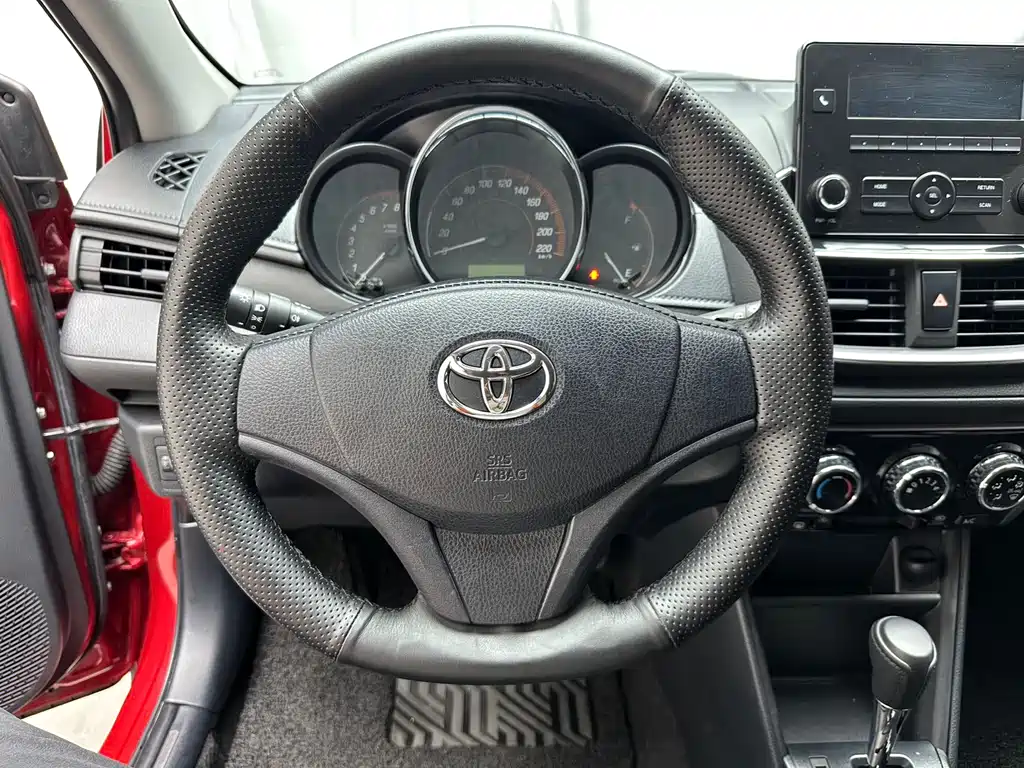 Toyota Yaris L 2021 — фото 7