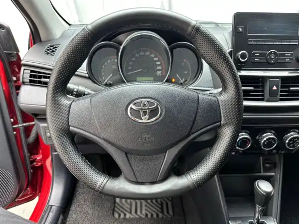 Toyota Yaris L 2021