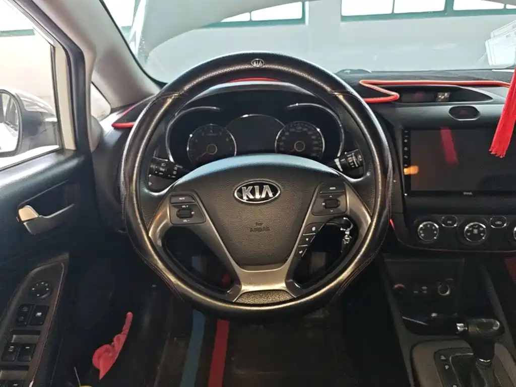 Kia K3 2016 — фото 11