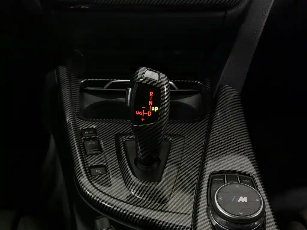 BMW 3 Series 2019 — фото 13