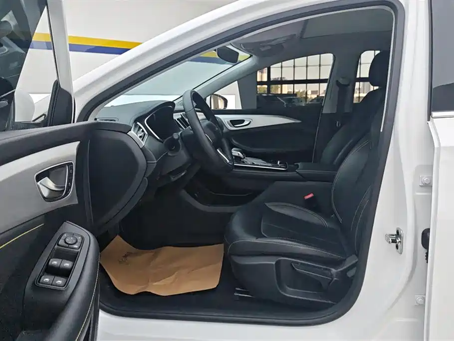 Roewe i6 MAX New Energy 2026 — фото 9