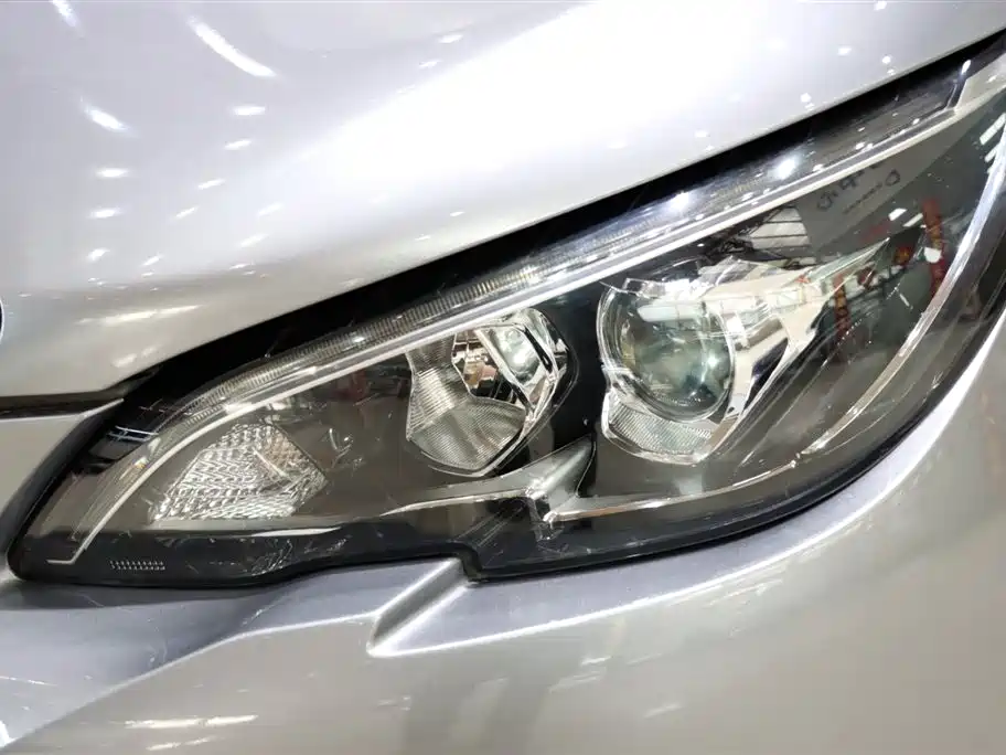 Peugeot 308 2017 — фото 18