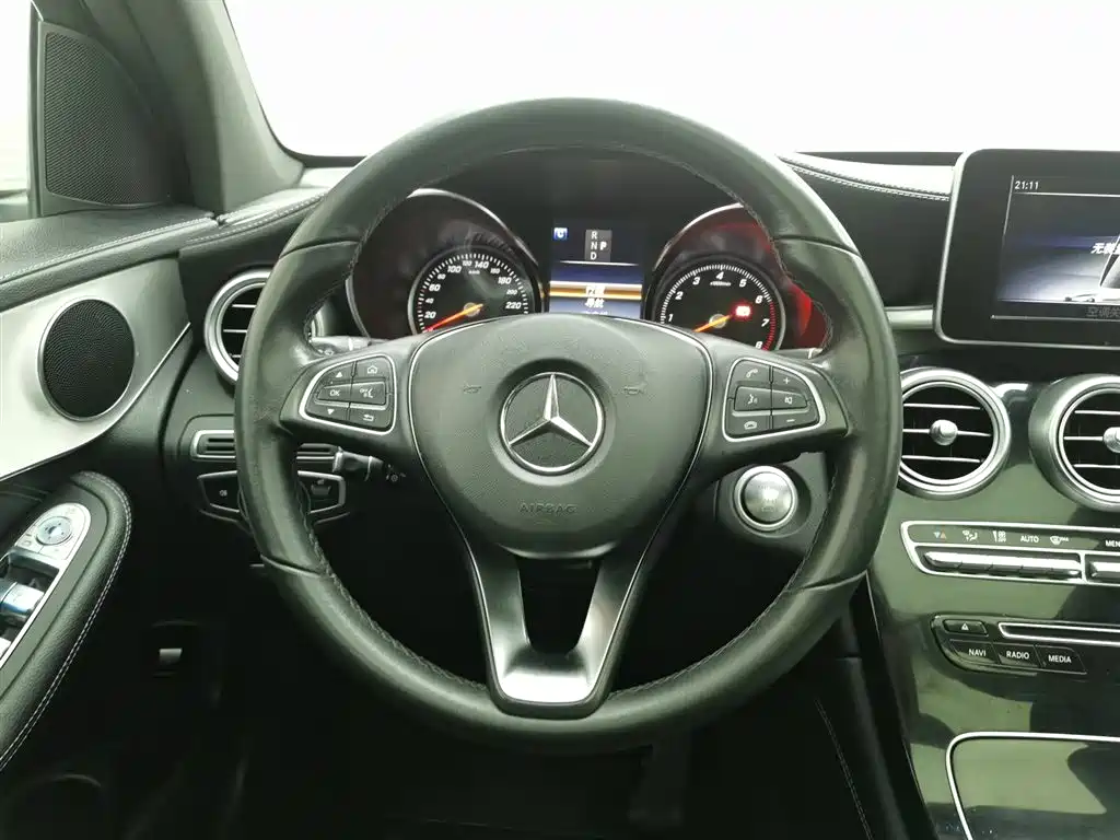 Mercedes-Benz GLC 2019 — фото 11