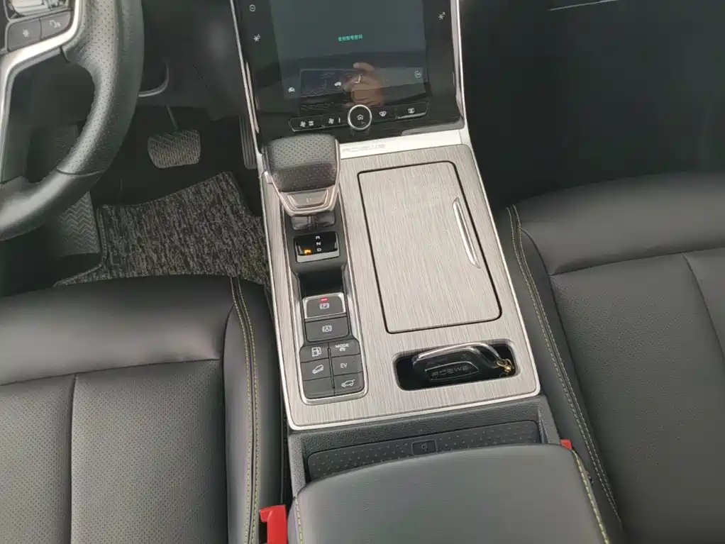 Roewe RX5 New Energy 2021 — фото 14